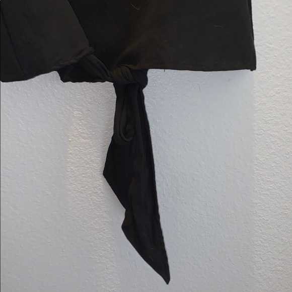 black shirt with open back - Picture 3 of 4